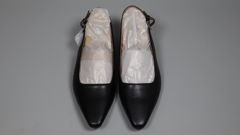 Naturalizer Women's Ginger Snip Toe Slingback Low Block Heel Pump Black Size 8.5
